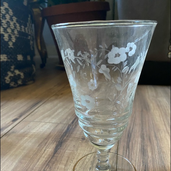 Champagne Glasses 🥂 - Picture 2 of 3